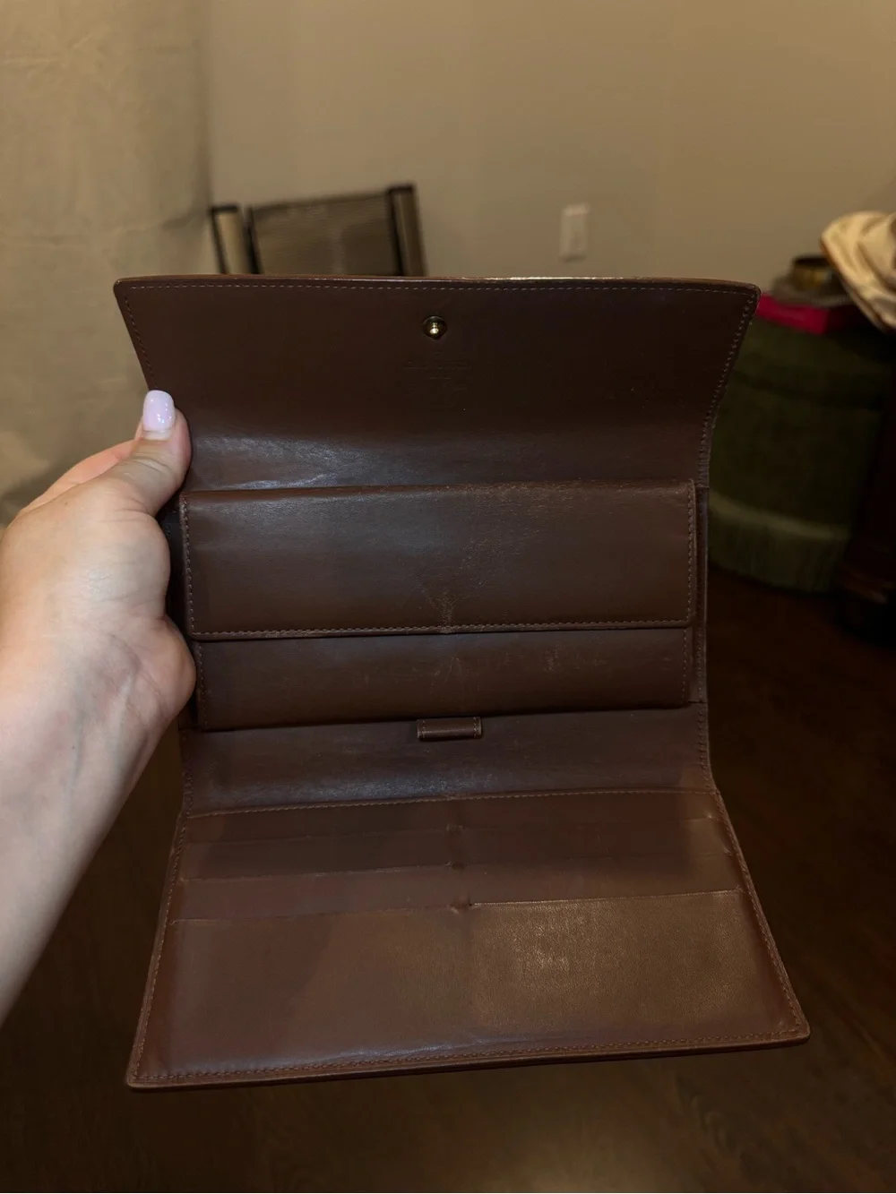 Louis Vuitton glossy louis
